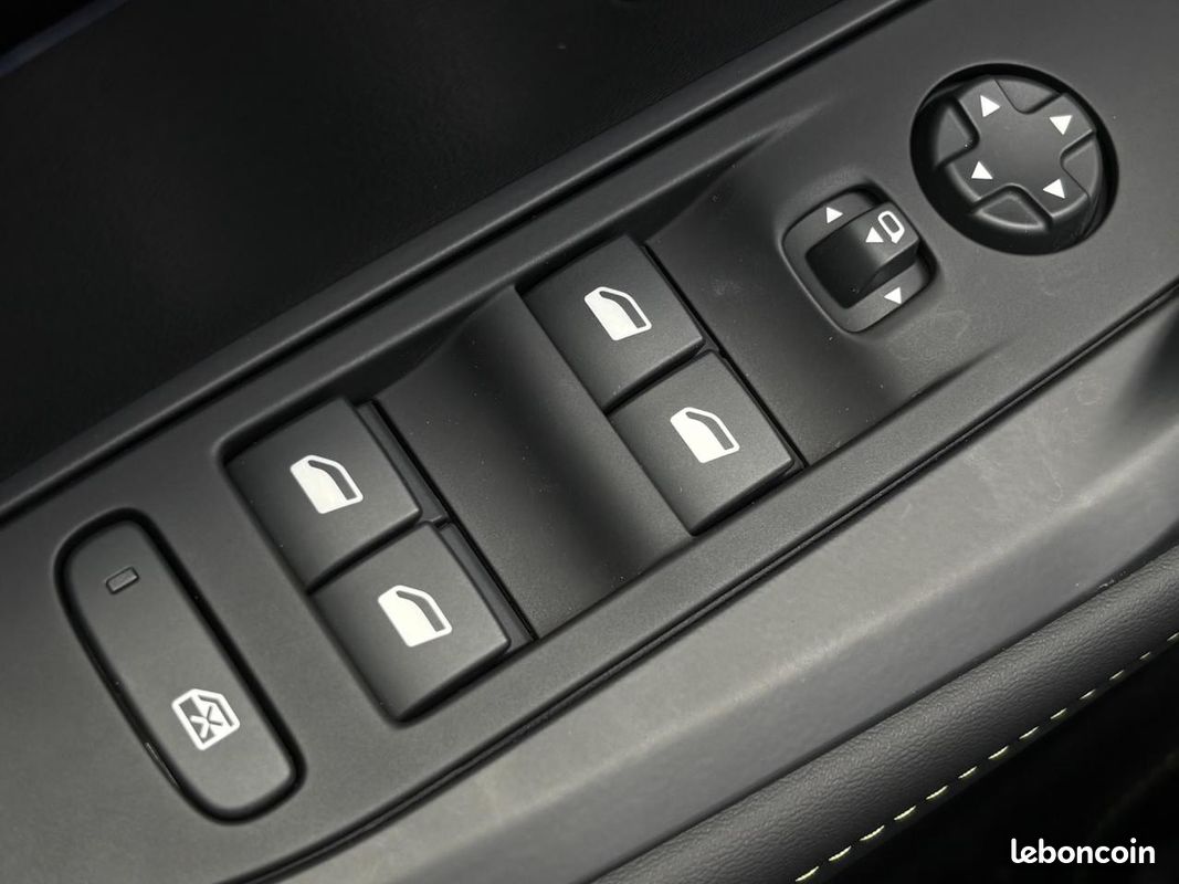 PEUGEOT 208 Hybrid 110 e-DSC6 GT avec Caméra, Clé mains libres et Apple Car Play (image 25)