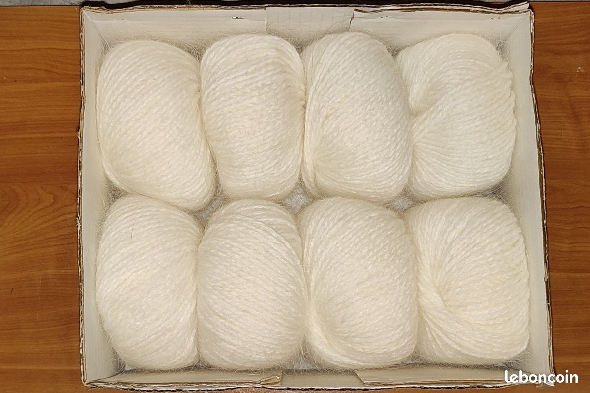 Lot De 28 Pelotes De Laine D'Aquitaine - Boîte Carton D'Origine, Laine à Repriser 5 G, Occasion Bon État
