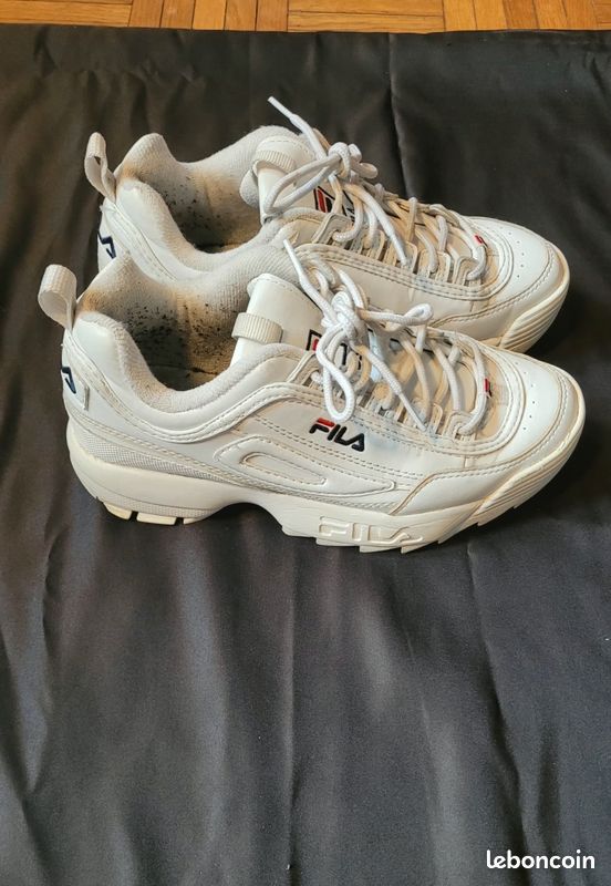 Lot de paires de Baskets : FILA disruptor blanches & Baskets Reebok noires (image 11)