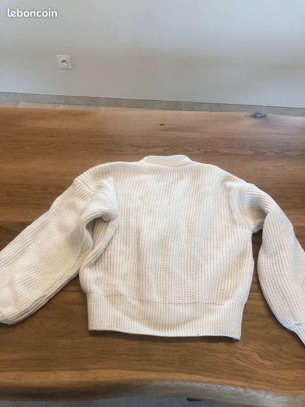 Gilet manches bouffantes taille unique en parfait état à 10 euros