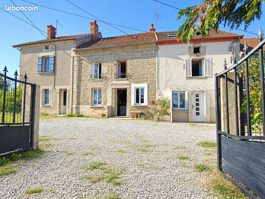 Maison 5 pièces 216 m² · à Ahun · 216 m² · 82 100 €