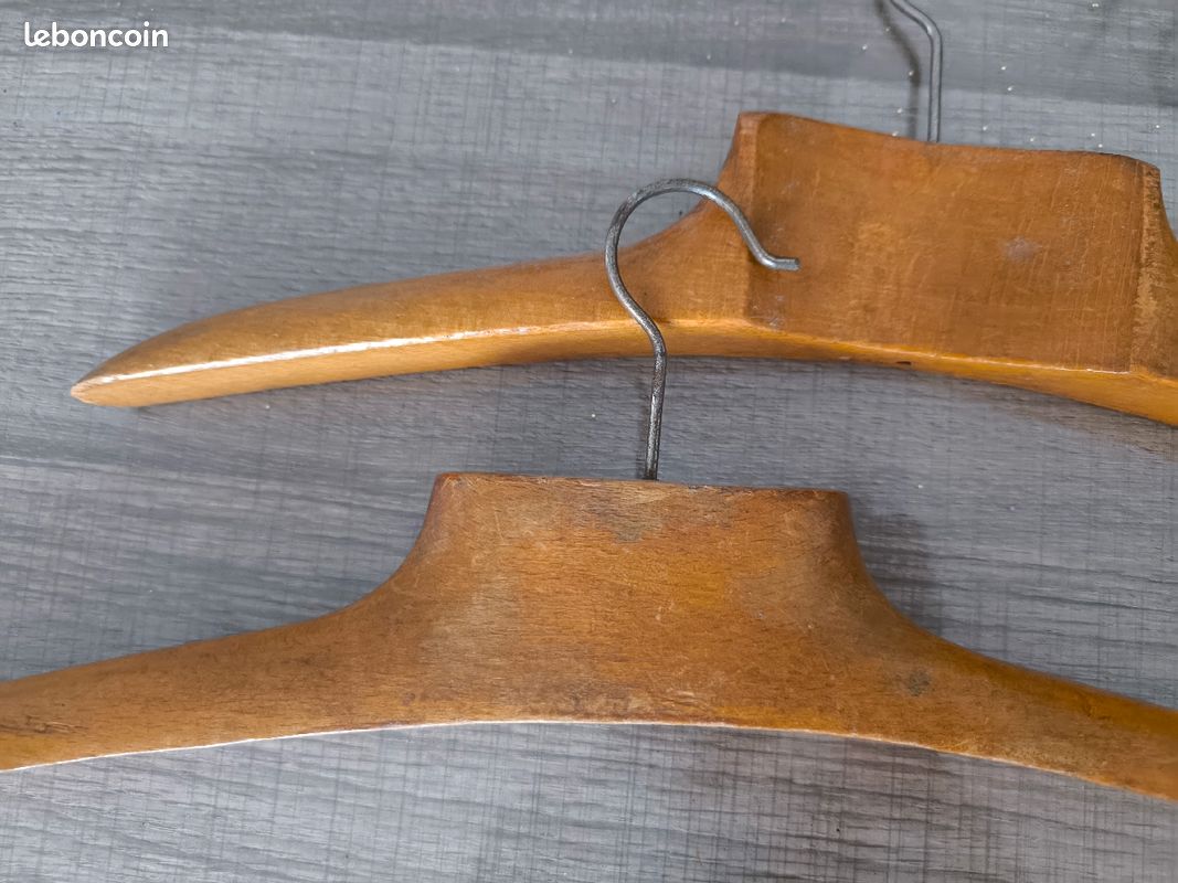 Lot de 4 cintres vintage (image 3)
