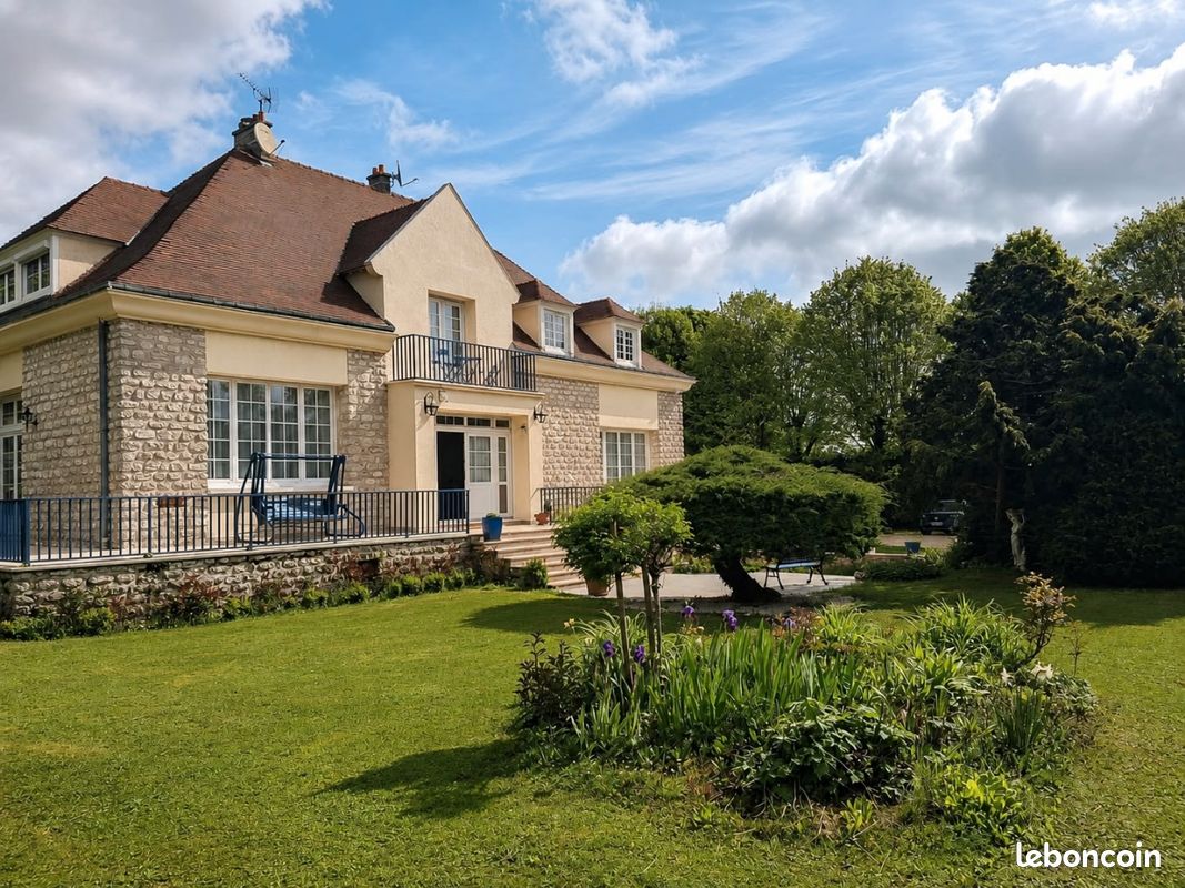 Maison 9 pièces 303 m² · à Oinville-sous-Auneau · 303 m² · 595 000 €