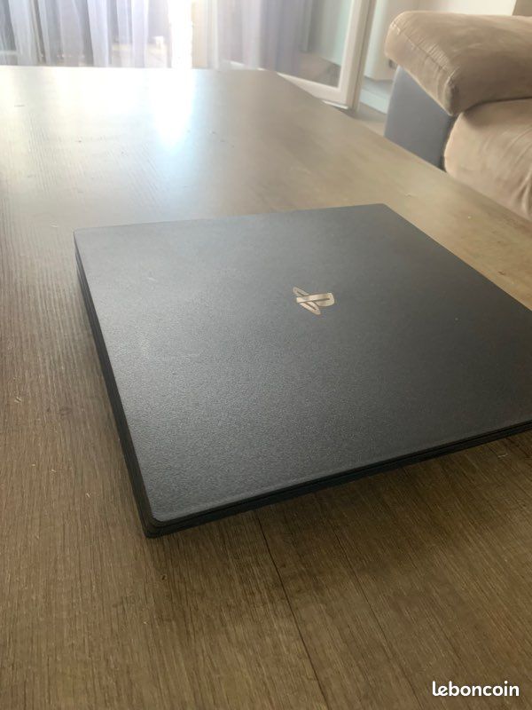 Playstation 4 Slim (image 9)