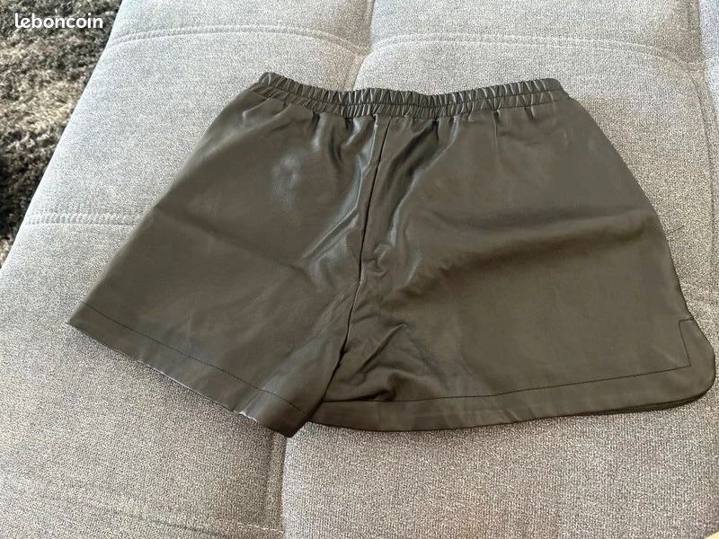 Short noir en similicuir - S - L&L (image 2)