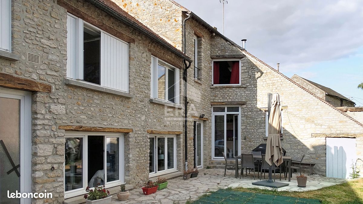 Maison 8 pièces 223 m² · à Bondaroy · 223 m² · 353 000 €