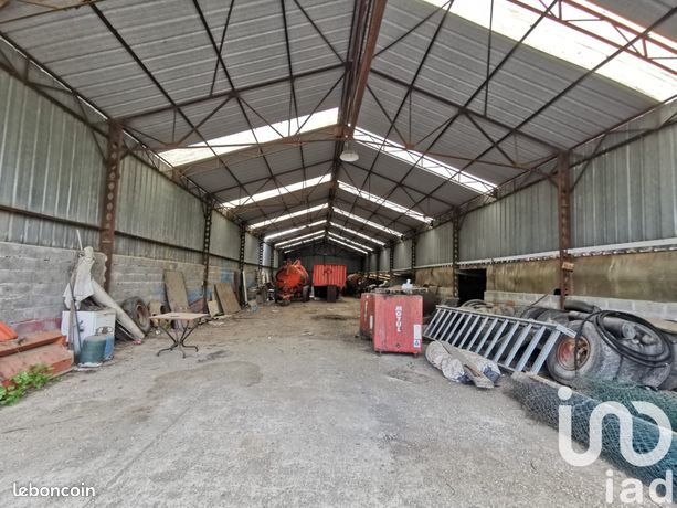 Batiment 4 pièces 800 m²