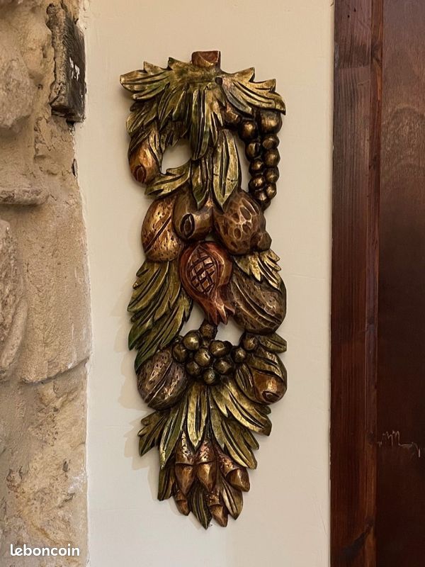 Sculpture murale en bois doré polychrome (image 2)