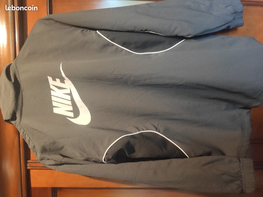 Veste sport Nike 12/13 ans (image 3)