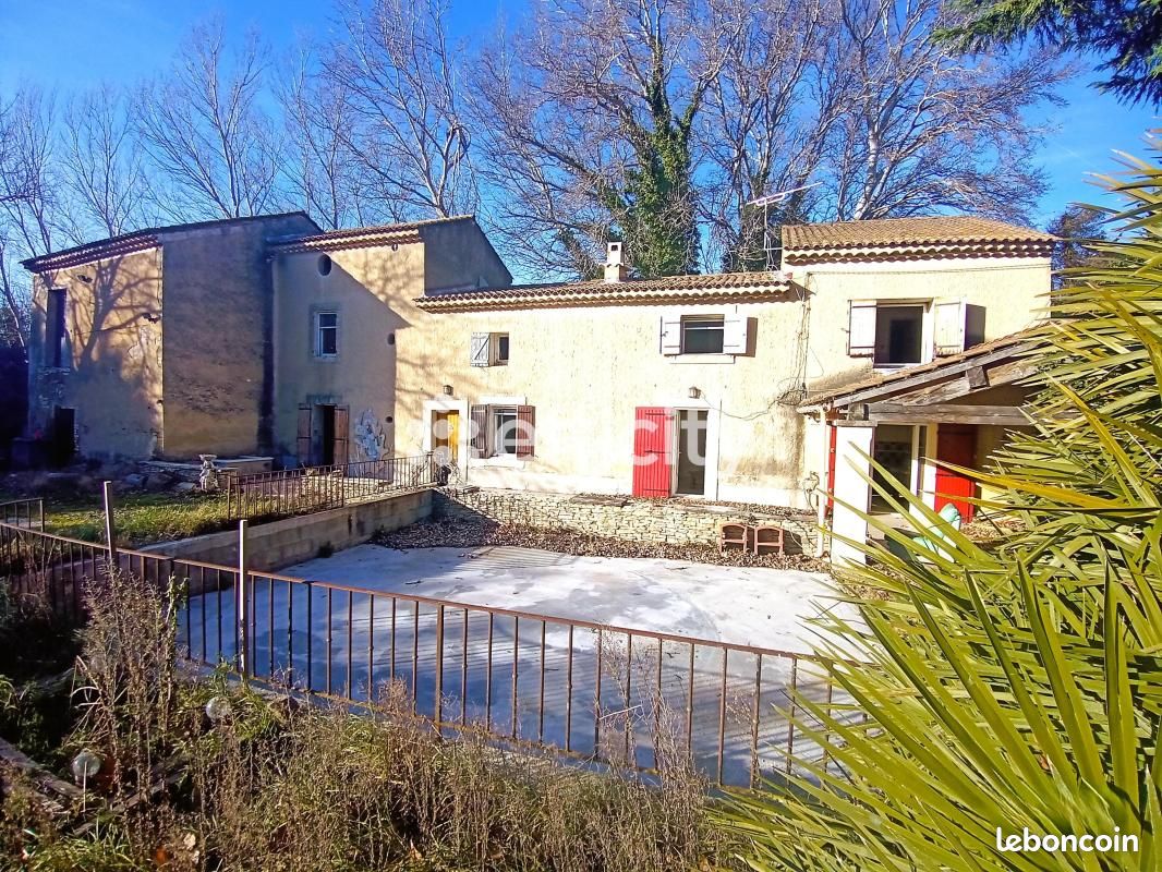 Maison 9 pièces 215 m² · à Althen-des-Paluds · 215 m² · 449 000 €