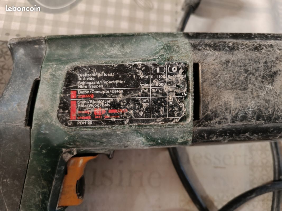 Perforateur Bosch PBH 20 RE
Fonctionne parfaitement
Envoi possible (image 5)