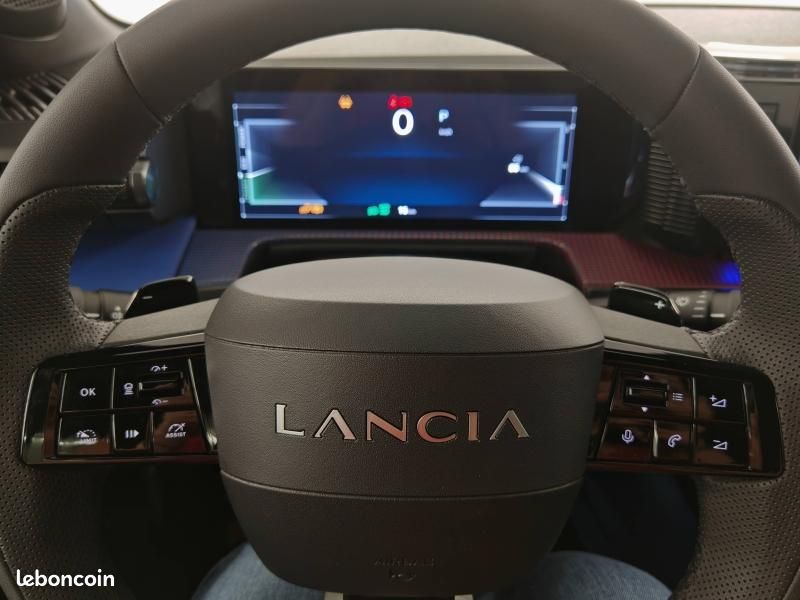 Lancia Ypsilon 1.2 Ibrida 110ch HF Line eDCT6 (image 17)