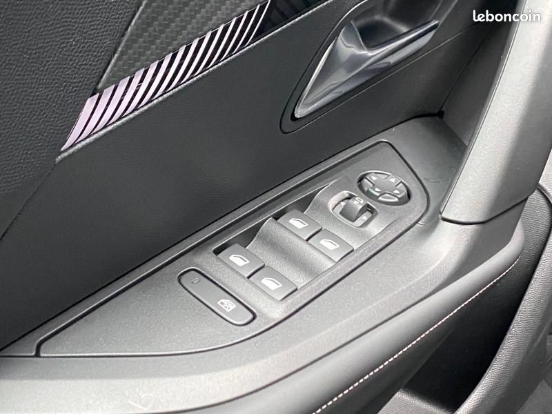 Peugeot 2008 1.2 Hybrid 145ch Allure e-DCS6 (image 10)