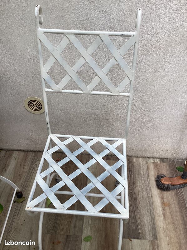 Vds 7 chaises en fer (image 1)