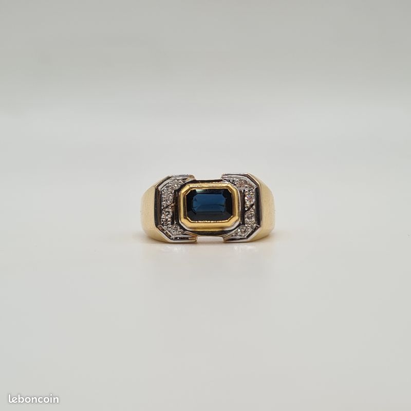 Bague tank or jaune 18 carats sertie d'un saphir et diamants (image 1)