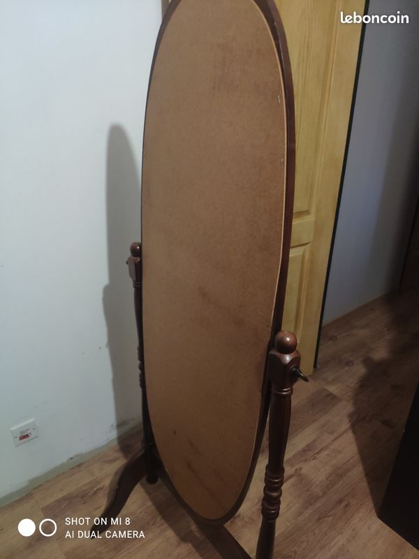 Miroir sur pied (image 1)