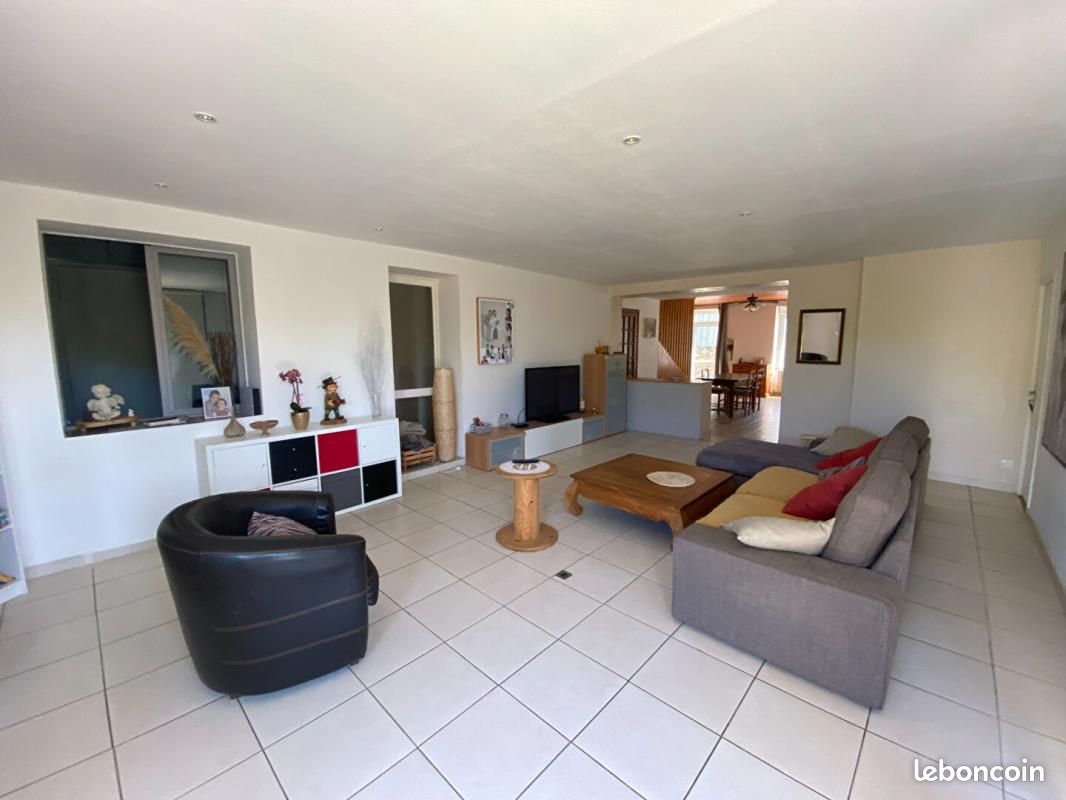 Maison 8 pièces 147 m² · à Guimiliau · 147 m² · 230 000 €