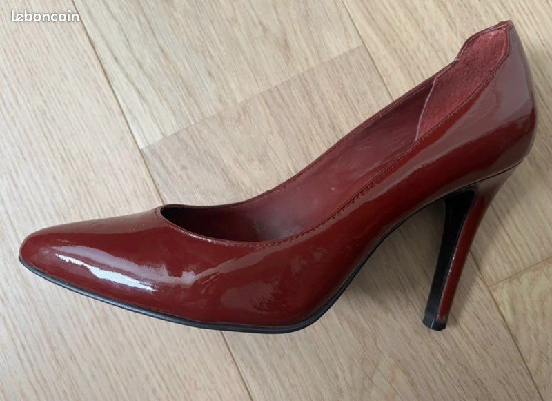 Escarpins Fratelli Rossetti - Cuir Verni Rouge Foncé - Taille 37.5 - Très Très Bon état Occasion