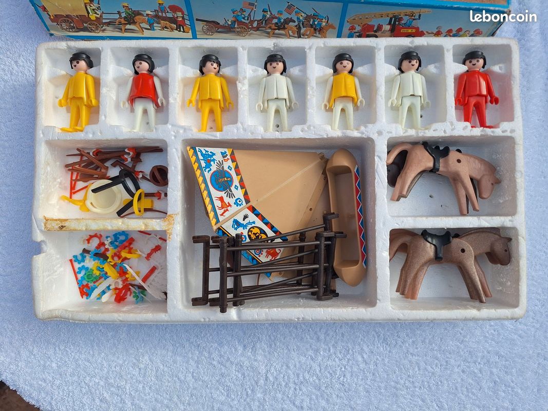 PLAYMOBIL 6322 Famille Indiens – 4 Figurines : 2 Adultes + 2 Enfants, Avec Arc Et Flèches