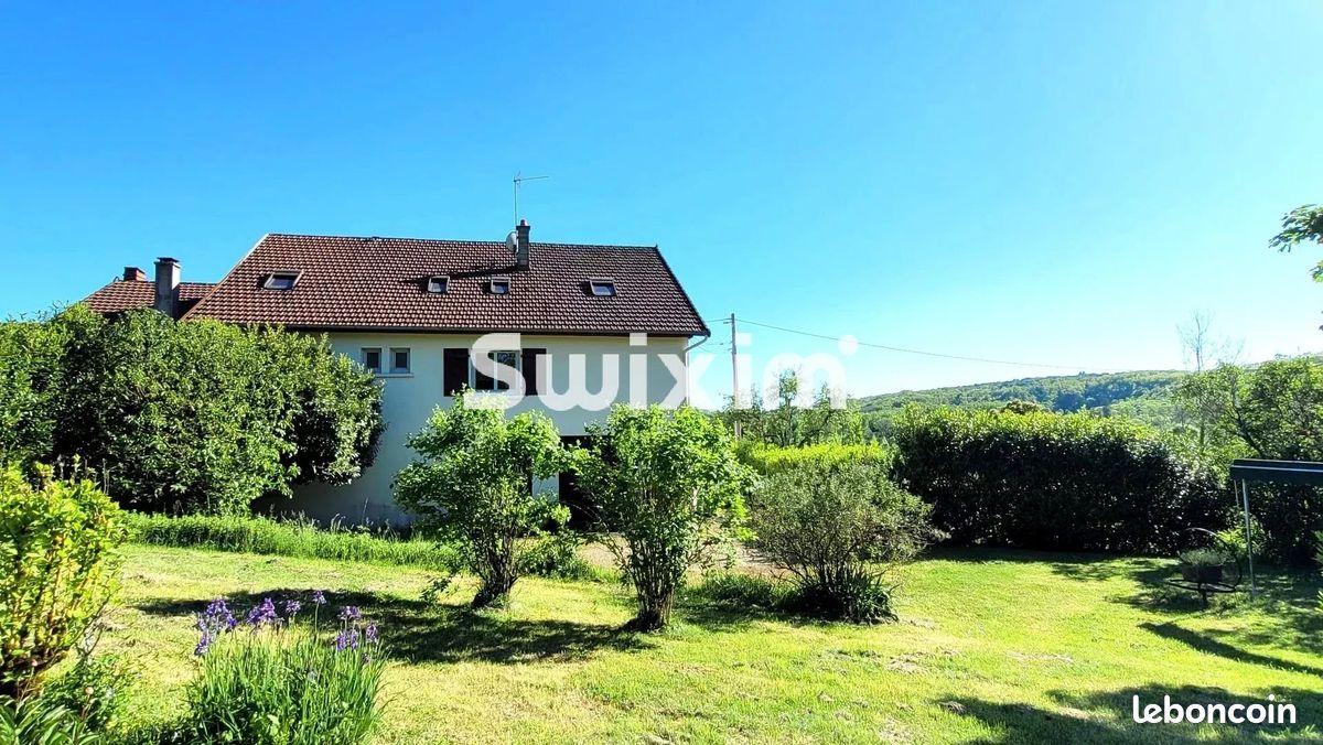 Maison 10 pièces 230 m² · à Lons-le-Saunier · 230 m² · 299 000 €