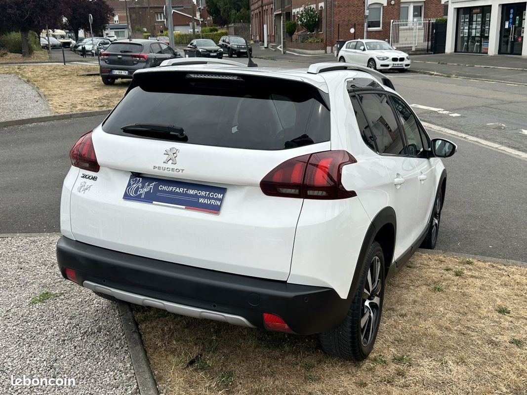 Peugeot 2008 1.6 BlueHDi 120 Allure + Options (image 3)