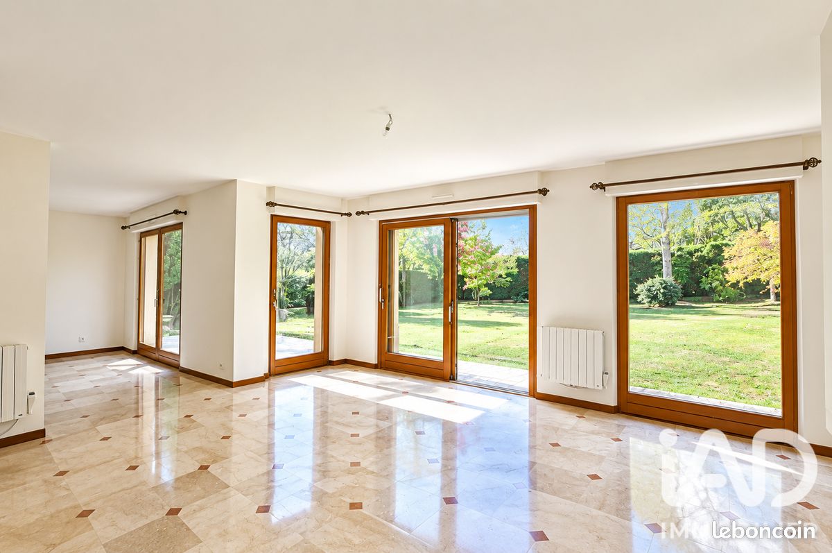 Maison 7 pièces 199 m² · à Morainvilliers · 199 m² · 2 300 €/mois