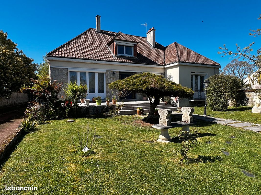 Maison 6 pièces 200 m² · à Pithiviers-le-Vieil · 200 m² · 355 000 €