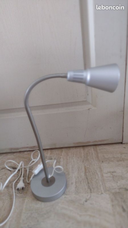 Lampe flexible en métal (image 1)