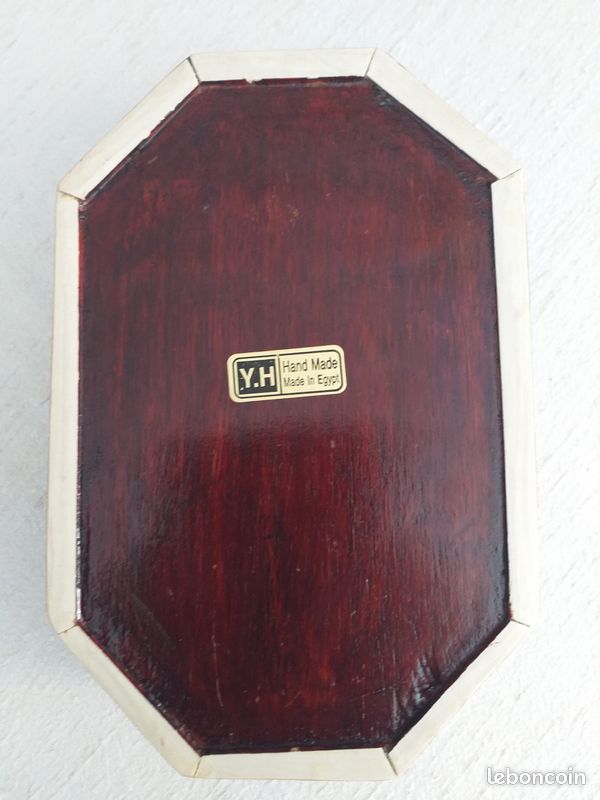Véritable boite à bijoux égyptienne ovale, en bois incrustée de nacre (image 4)