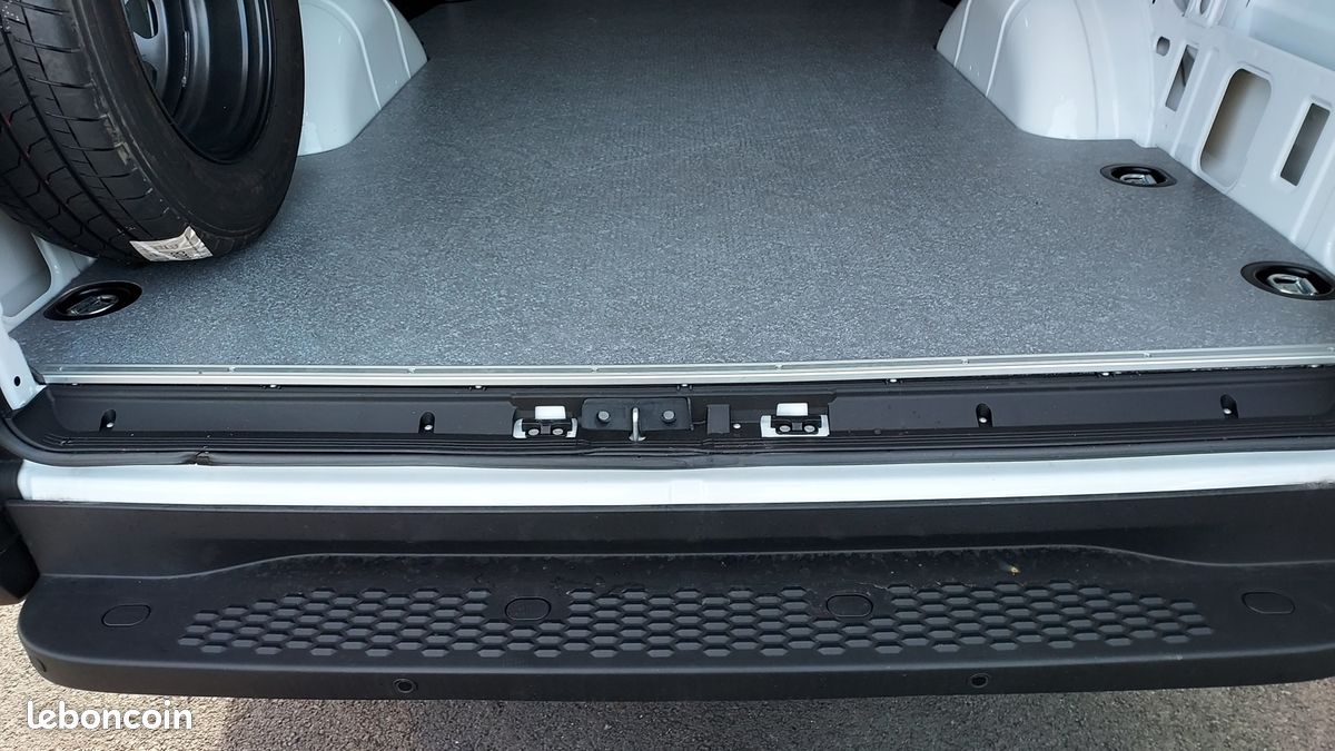 Iveco DAILY 35S FG 7 PLACES 35S14 2.3 V12 (image 8)