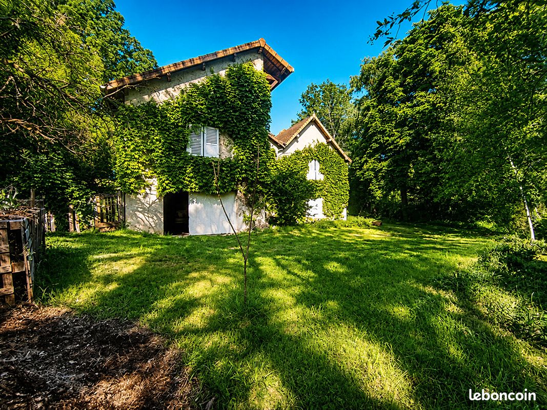 Maison 7 pièces 190 m² · à Pouilly-sous-Charlieu · 190 m² · 315 000 €