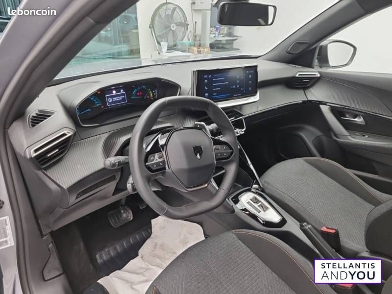 Peugeot 2008 Hybrid 145 e-DCS6 Style (image 9)