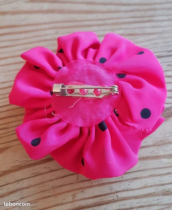 Broche vintage en tissus (image 2)