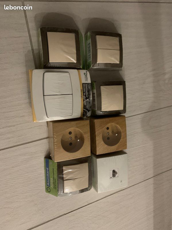 Appareillage en saillie interrupteur prises (image 1)