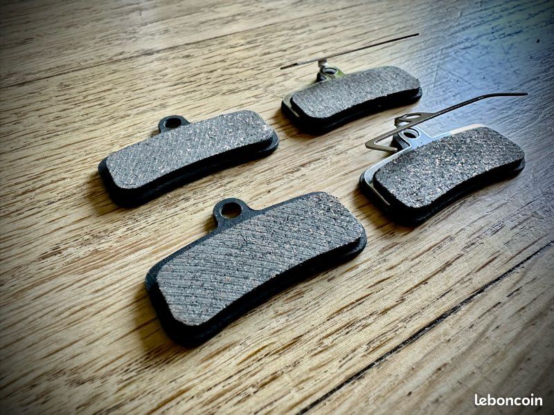 Plaquettes résine pour freins Shimano pistons saint zee (D03S