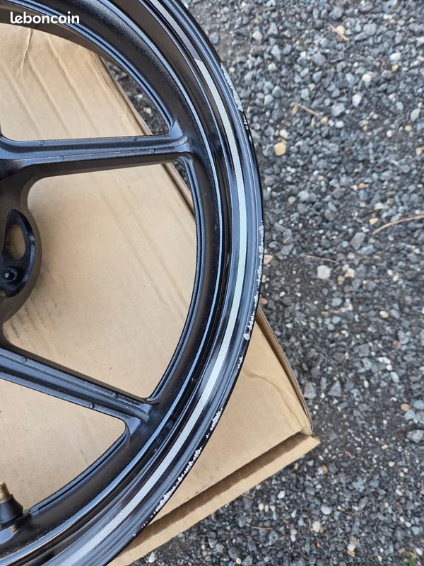 Pièces détachées pour votre KAWASAKI ZZR 1100 - ZXT10C