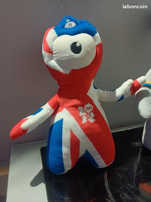 Peluche mascotte Wenlock 6 jeu olympique de Londres 2012 avec tasse