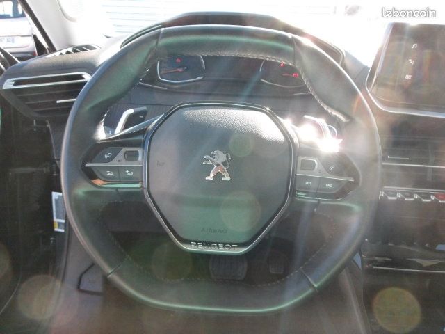 Peugeot 2008 PureTech 130 S&S EAT8 Allure (image 17)