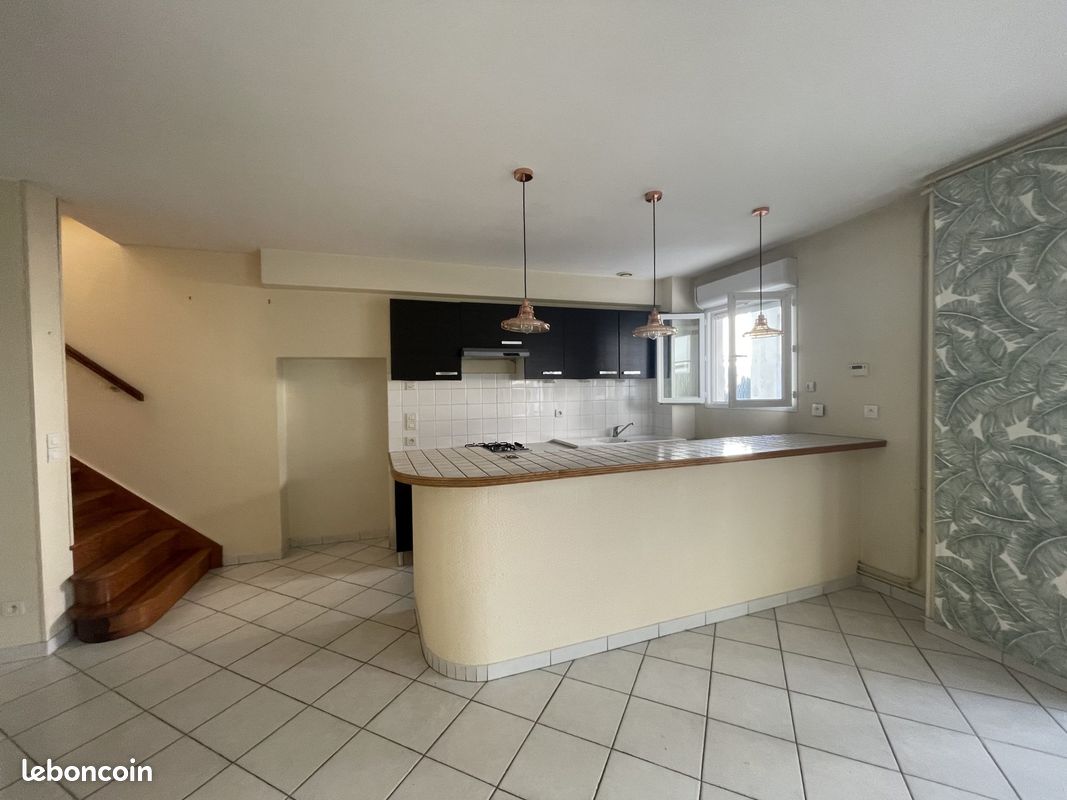 Appartement 3 pièces 90 m² · à Saintes · 90 m² · 755 €/mois