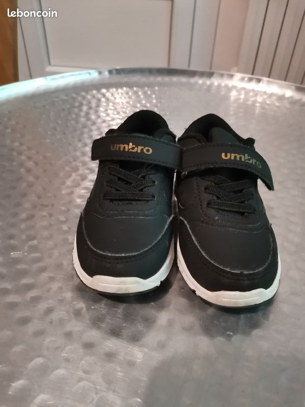 Baskets umbro noires pointure 24 (image 1)