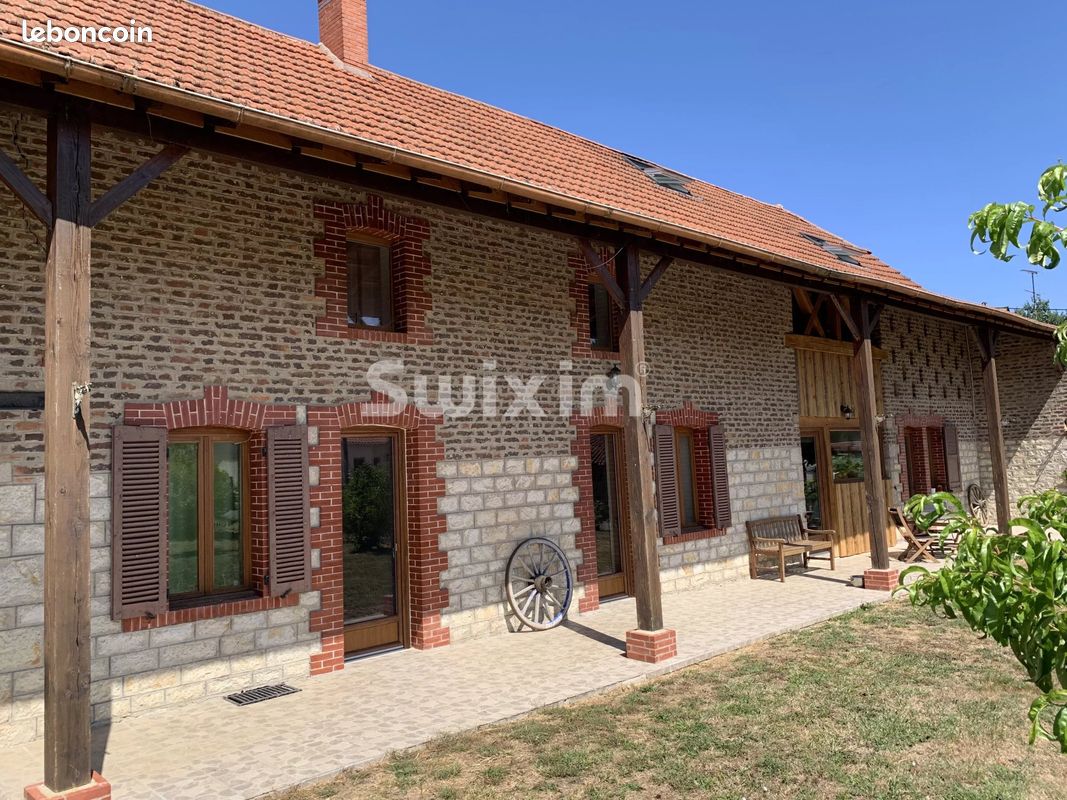 Maison 7 pièces 250 m² · à Saint-Amour · 250 m² · 299 000 €