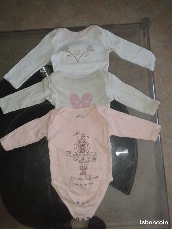 Vente vêtements bébé fille 0-6 mois casi neuf