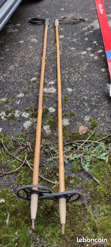 Bâtons de ski vintage, bois de bambou des années 1930 et paire de