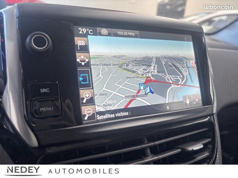 Peugeot 2008 1.2 PureTech 110ch Allure S&S (image 15)