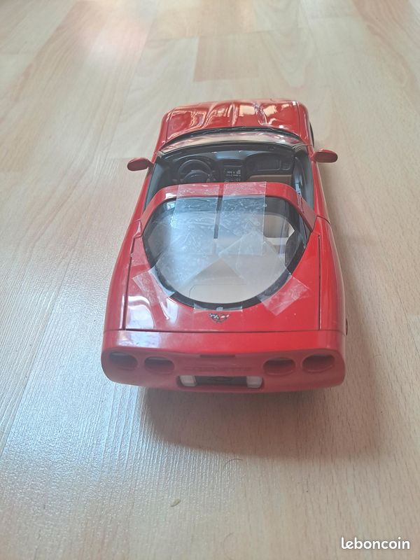 Chevrolet Corvette 1998, 1/18e Ut Models (image 7)