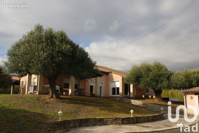 Propriété 7 pièces 246 m²