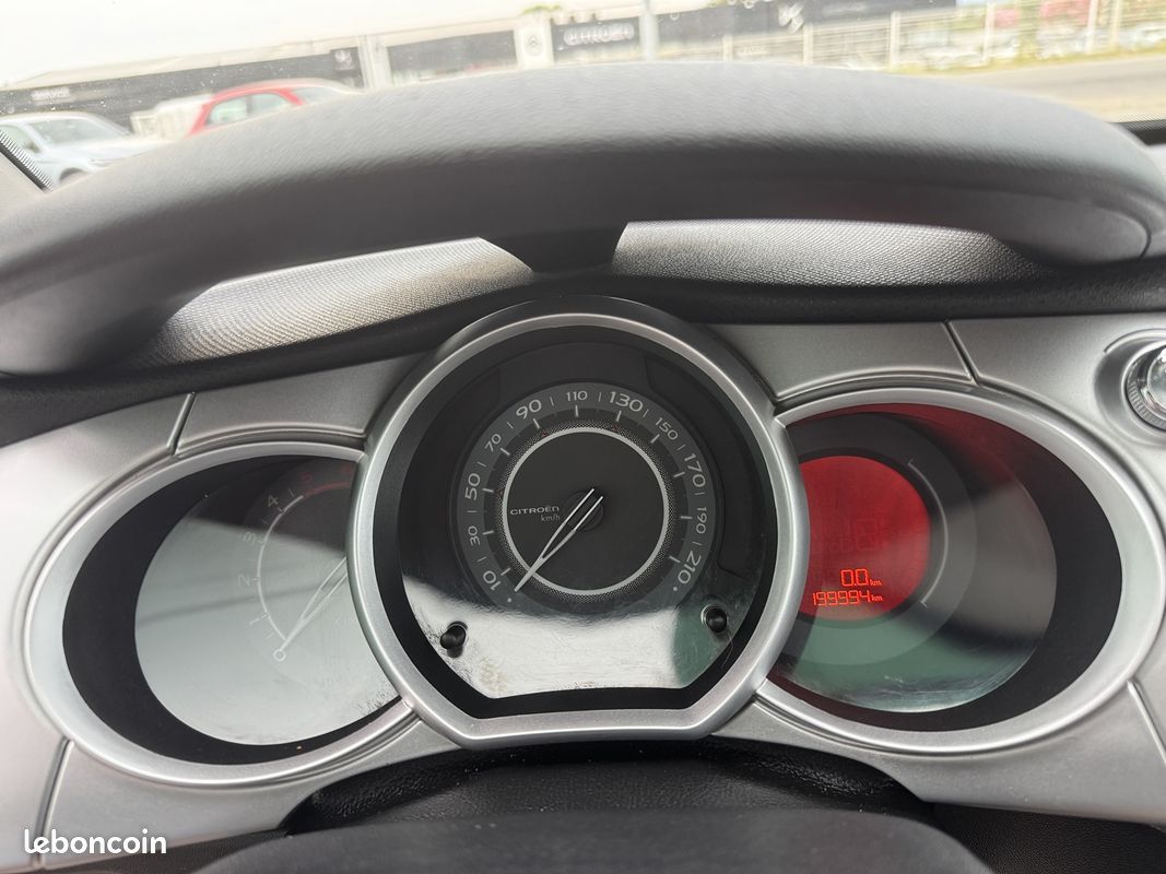 Citroen C3 1.4 HDI 70CV CONFORT (image 23)
