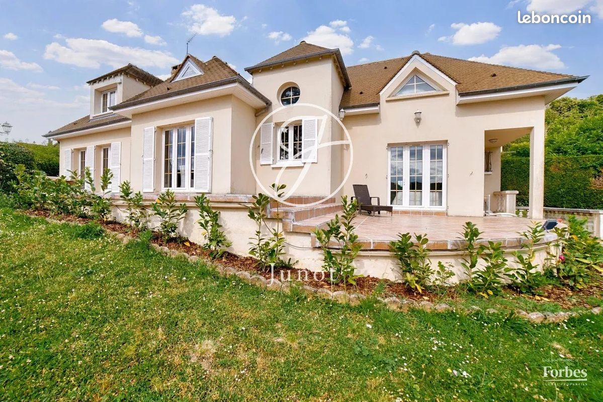 Maison 8 pièces 259 m² · à Maule · 259 m² · 790 000 €