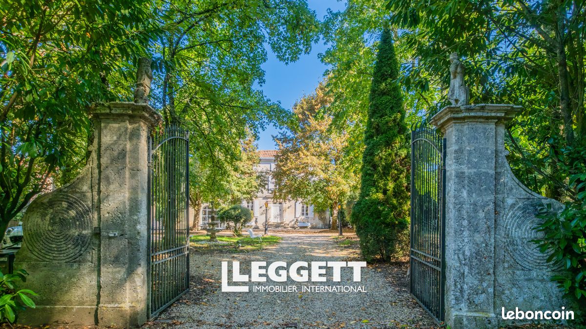 Maison 11 pièces 310 m² · à Rougnac · 310 m² · 689 950 €