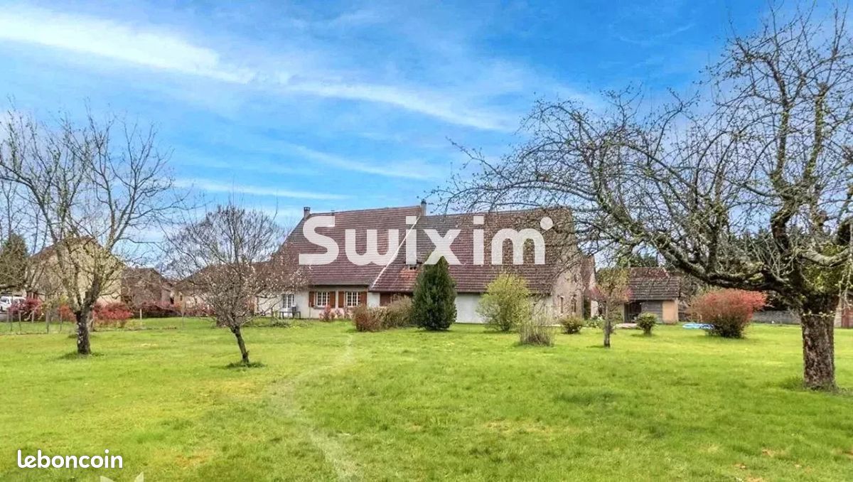 Maison 8 pièces 319 m² · à Bletterans · 319 m² · 275 000 €